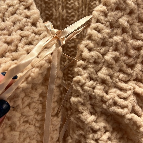 Express Vintage Beige Handknit Tie up Sweater - Picture 4 of 9
